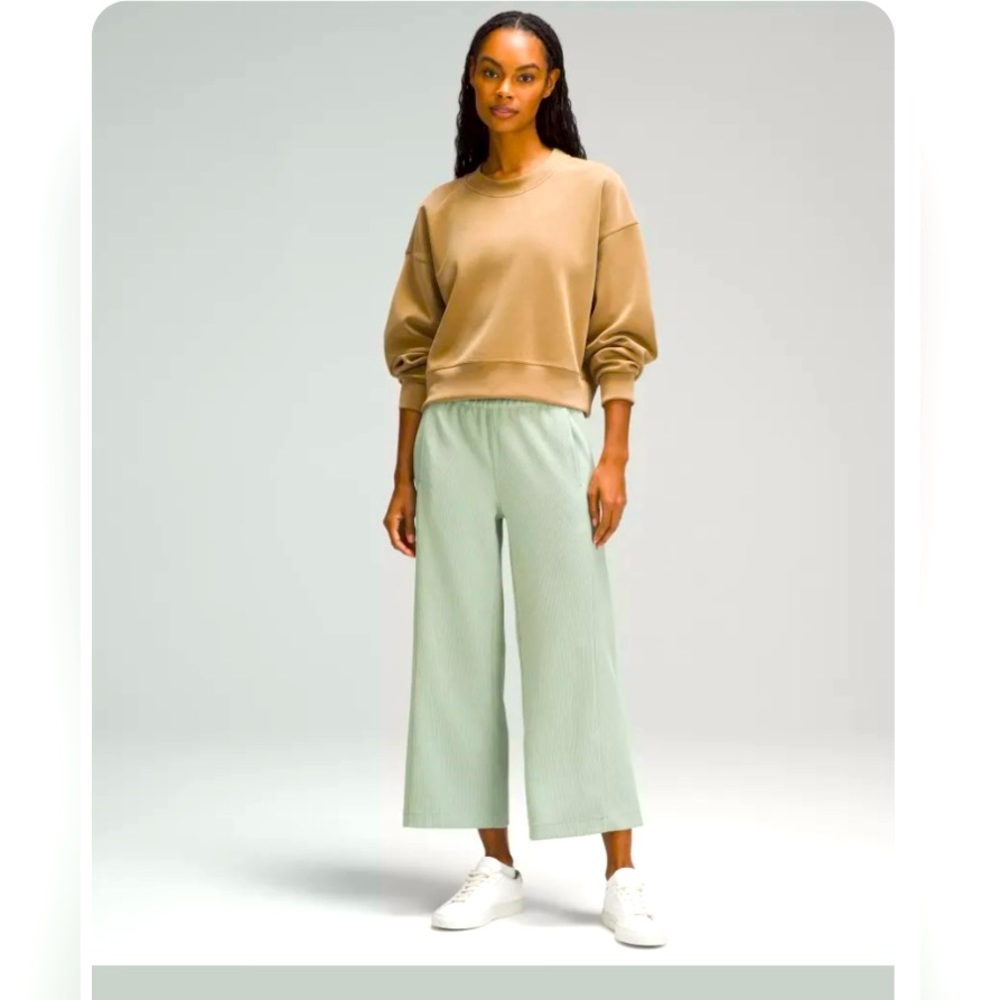 NWT Lululemon Ribbed Softstreme Mid Rise Wide Leg Crop 25” Size 4
